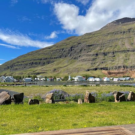 Lonsleira Apartments Seyðisfjörður エクステリア 写真
